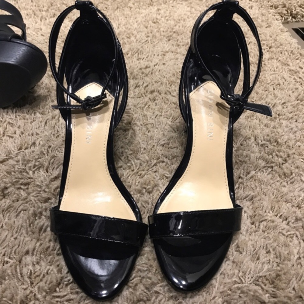 Gianni bini size 7. Black two strap heels!